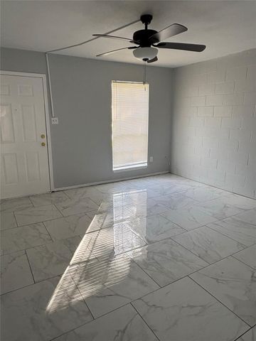 149 Emerald Drive, Clute, TX 77531