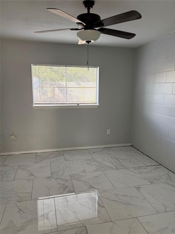 149 Emerald Drive, Clute, TX 77531