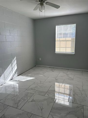 149 Emerald Drive, Clute, TX 77531