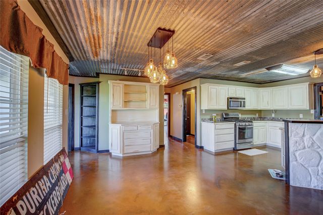 143 Rs County Road 1412, Point, TX 75472