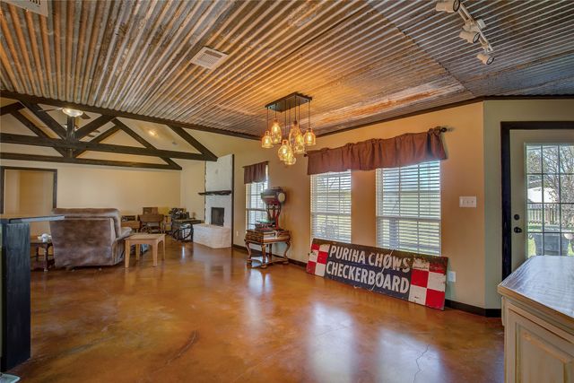 143 Rs County Road 1412, Point, TX 75472