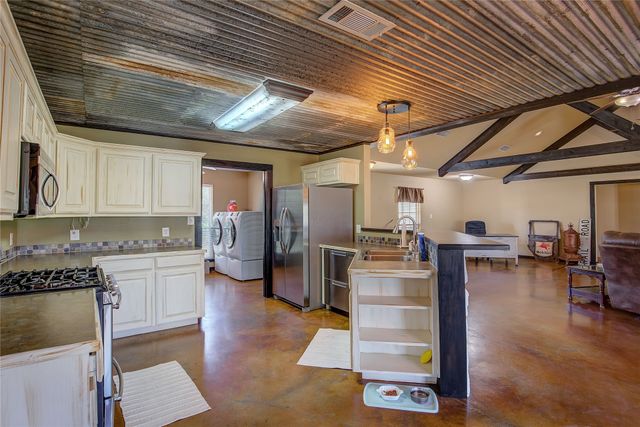 143 Rs County Road 1412, Point, TX 75472