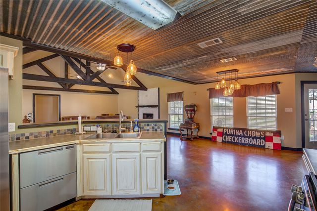 143 Rs County Road 1412, Point, TX 75472