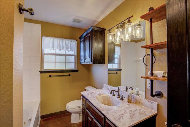 143 Rs County Road 1412, Point, TX 75472