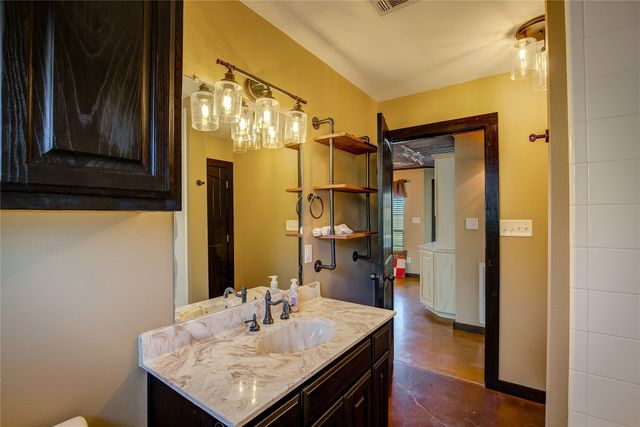 143 Rs County Road 1412, Point, TX 75472