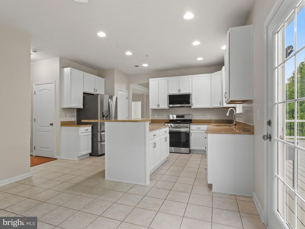 Image 13 of property listing at 13203 ARYA DR, Brandywine, MD 20613