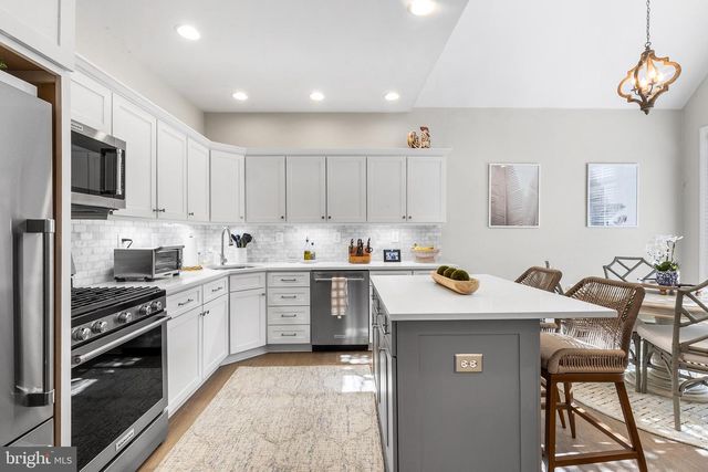 211 SHORELINE DR, Berwyn, PA 19312