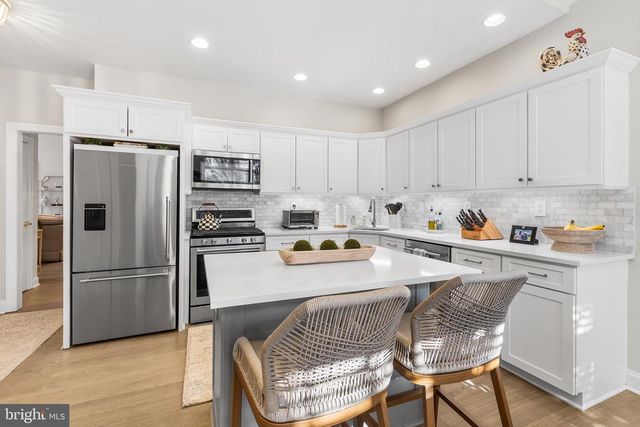 211 SHORELINE DR, Berwyn, PA 19312