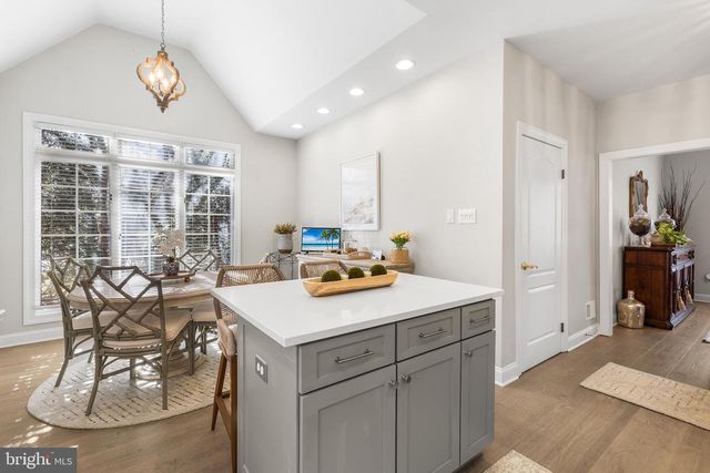 211 SHORELINE DR, Berwyn, PA 19312