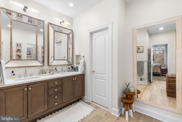 211 SHORELINE DR, Berwyn, PA 19312