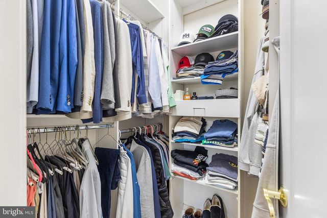 211 SHORELINE DR, Berwyn, PA 19312