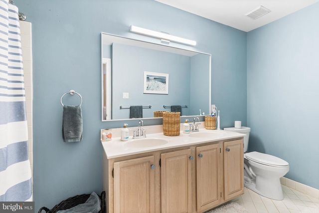 211 SHORELINE DR, Berwyn, PA 19312