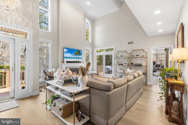 211 SHORELINE DR, Berwyn, PA 19312