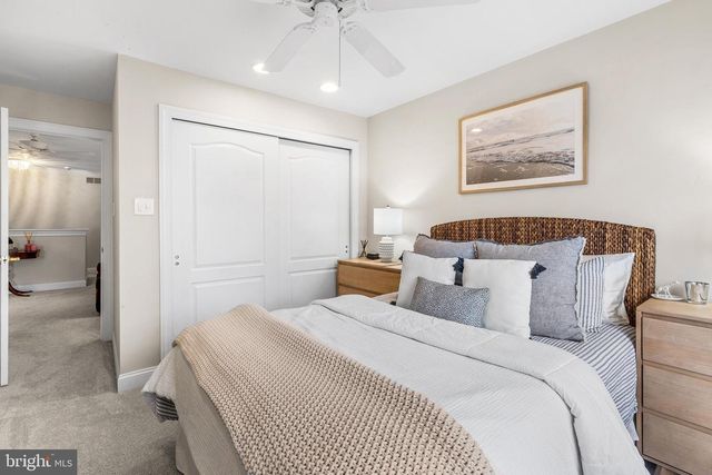 211 SHORELINE DR, Berwyn, PA 19312