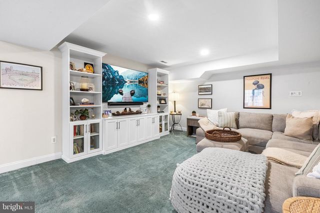 211 SHORELINE DR, Berwyn, PA 19312