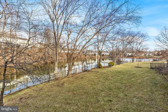 211 SHORELINE DR, Berwyn, PA 19312