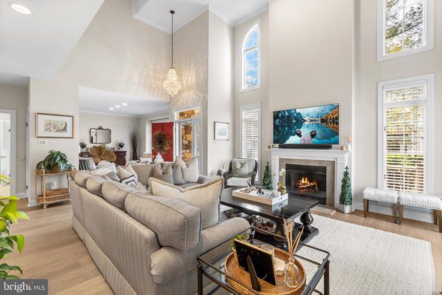 211 SHORELINE DR, Berwyn, PA 19312