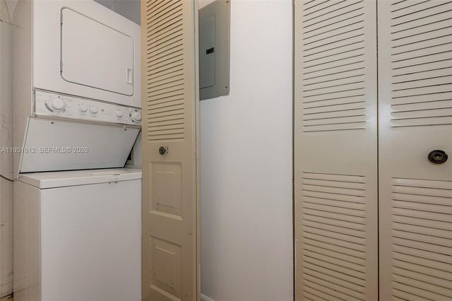 714 NW 103rd Ter 202, Pembroke Pines, FL 33026