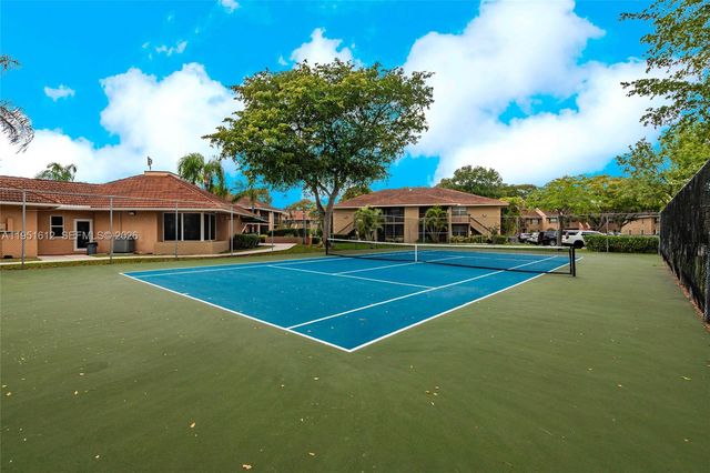 714 NW 103rd Ter 202, Pembroke Pines, FL 33026