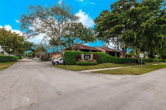 714 NW 103rd Ter 202, Pembroke Pines, FL 33026