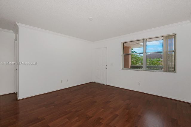 714 NW 103rd Ter 202, Pembroke Pines, FL 33026