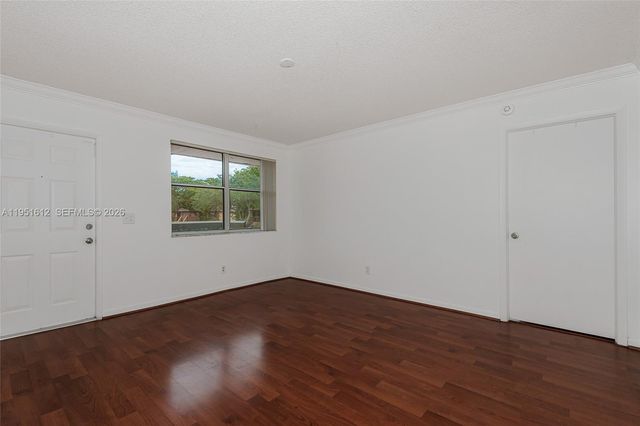 714 NW 103rd Ter 202, Pembroke Pines, FL 33026