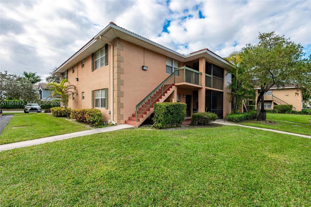 714 NW 103rd Ter 202, Pembroke Pines, FL 33026