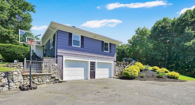 11 Juniper Hill Rd, Ware, MA 01082