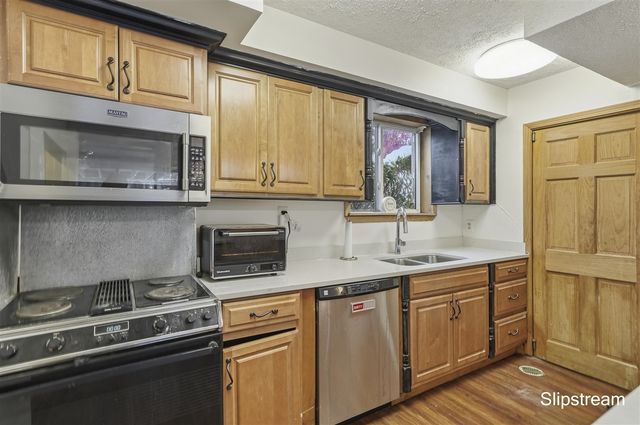 1706 Autumn Lane, Lansing, MI 48912