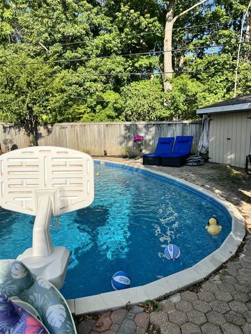 1706 Autumn Lane, Lansing, MI 48912