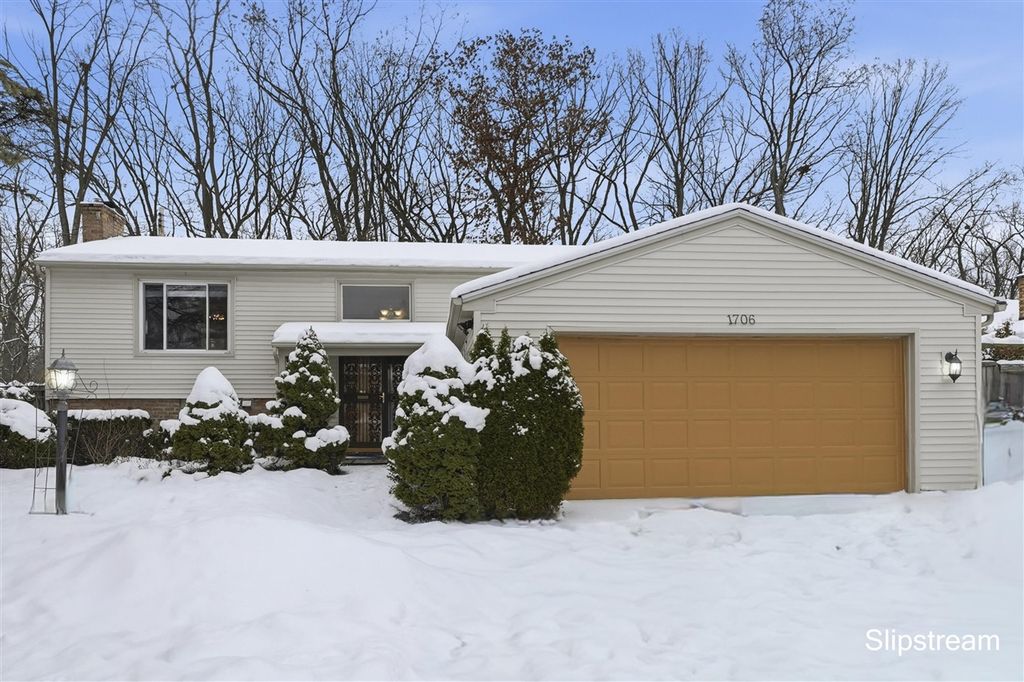 1706 Autumn Lane, Lansing, MI 48912