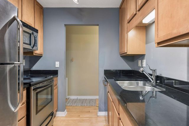 821 Douglas Avenue 205, Minneapolis, MN 55403