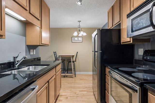 821 Douglas Avenue 205, Minneapolis, MN 55403
