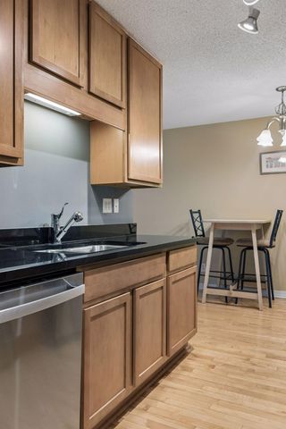 821 Douglas Avenue 205, Minneapolis, MN 55403
