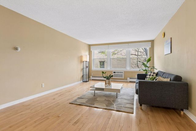 821 Douglas Avenue 205, Minneapolis, MN 55403
