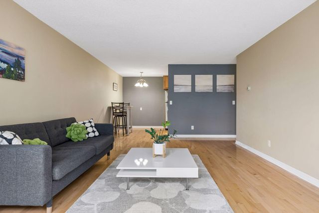 821 Douglas Avenue 205, Minneapolis, MN 55403
