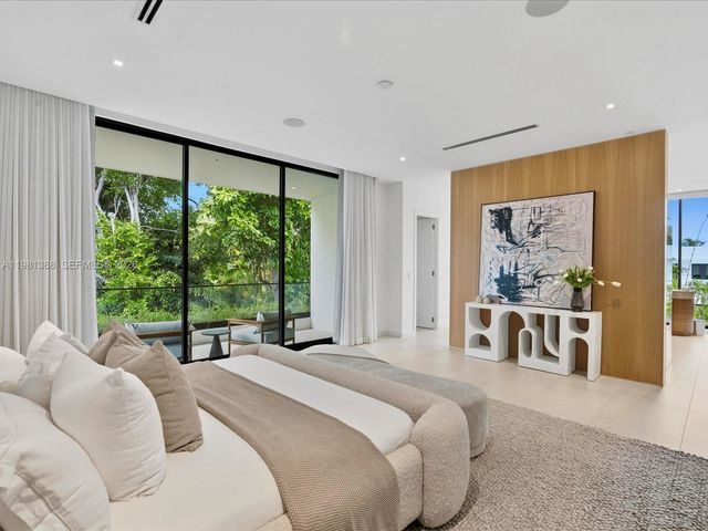 7700 SW 50th Court, Miami, FL 33143