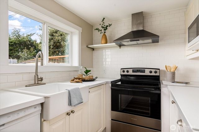 3661 Shorewood Avenue, Greenbank, WA 98253