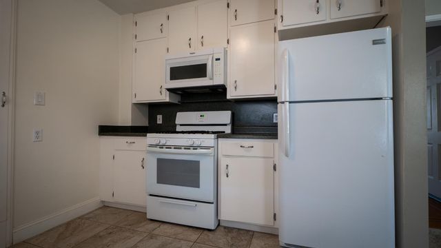 1221 S Church St, Lodi, CA 95240