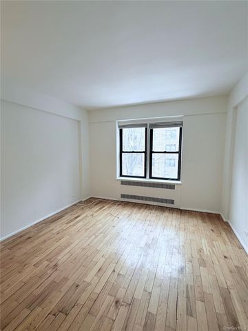 99-21 67 Road 3A, Forest Hills, NY 11375