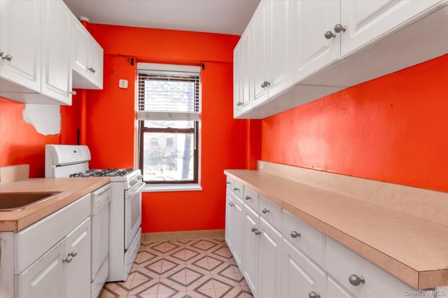 99-21 67 Road 3A, Forest Hills, NY 11375