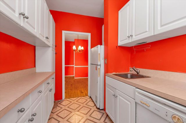 99-21 67 Road 3A, Forest Hills, NY 11375