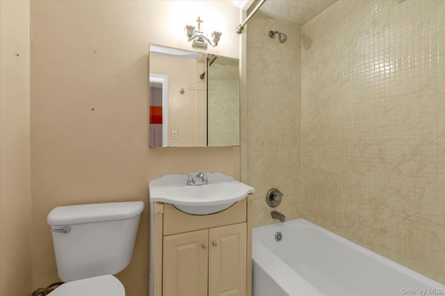 99-21 67 Road 3A, Forest Hills, NY 11375