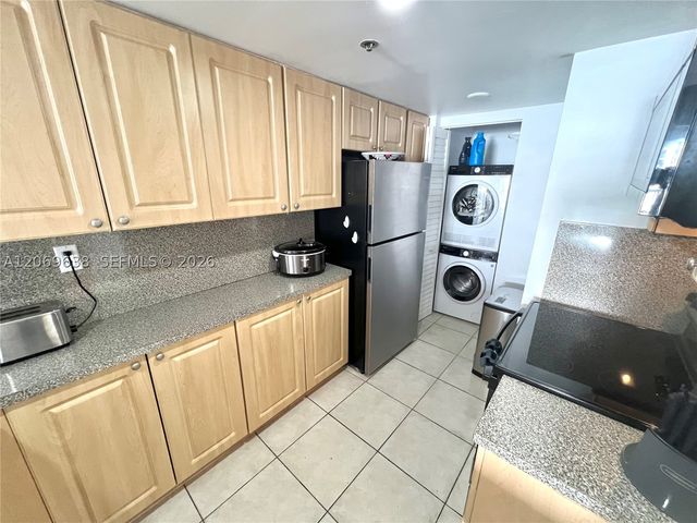 1717 N Bayshore Dr A-1450, Miami, FL 33132