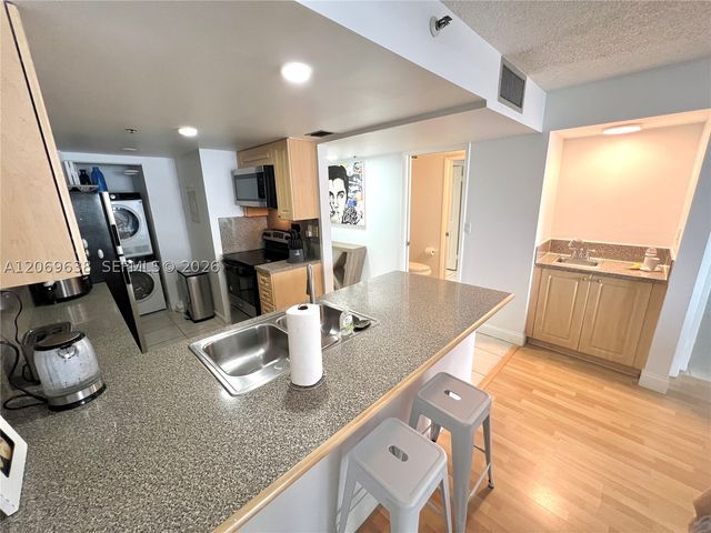 1717 N Bayshore Dr A-1450, Miami, FL 33132