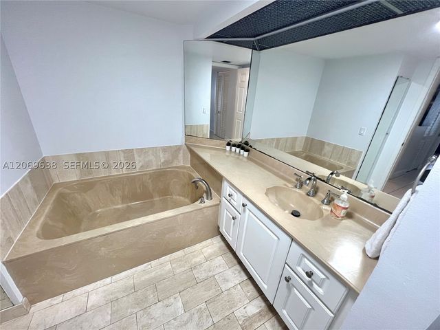 1717 N Bayshore Dr A-1450, Miami, FL 33132