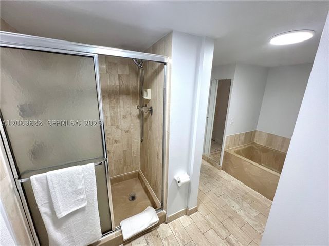 1717 N Bayshore Dr A-1450, Miami, FL 33132