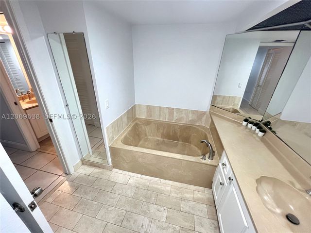 1717 N Bayshore Dr A-1450, Miami, FL 33132