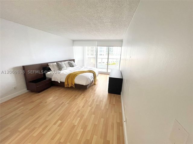 1717 N Bayshore Dr A-1450, Miami, FL 33132