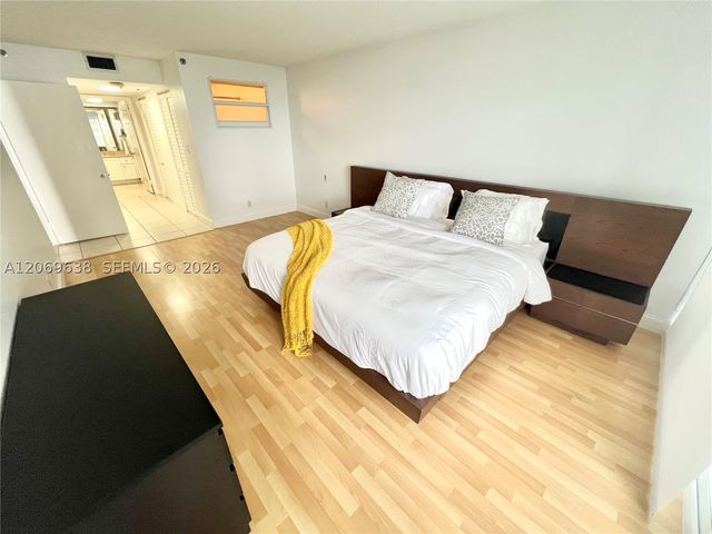 1717 N Bayshore Dr A-1450, Miami, FL 33132